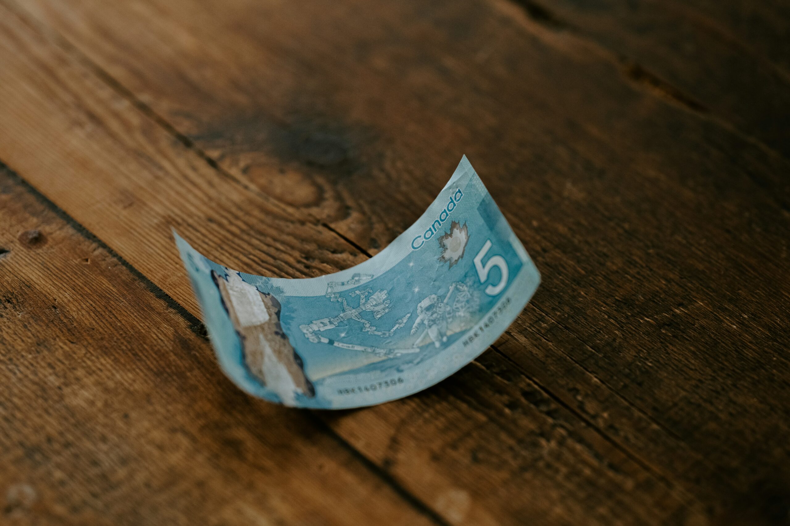 Canada Minimum Wage 2025: October 1 Provincial Increases Help Workers Cope with Inflation